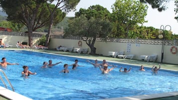 Seasonal outdoor pool, open 10:00 AM to 6:00 PM, sun loungers