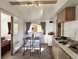 Mobile Home, 2 Bedrooms (5 persons) | Living room | Flat-screen TV, foosball, table tennis