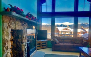 Presidential View Ski-In Ski-Out 5 bedroom Townhome (P5/Pet Friendly) | Living area | Flat-screen TV, fireplace - Bretton Woods Mountainside Townhomes by Bretton Woods Vacations (Bretton Woods)