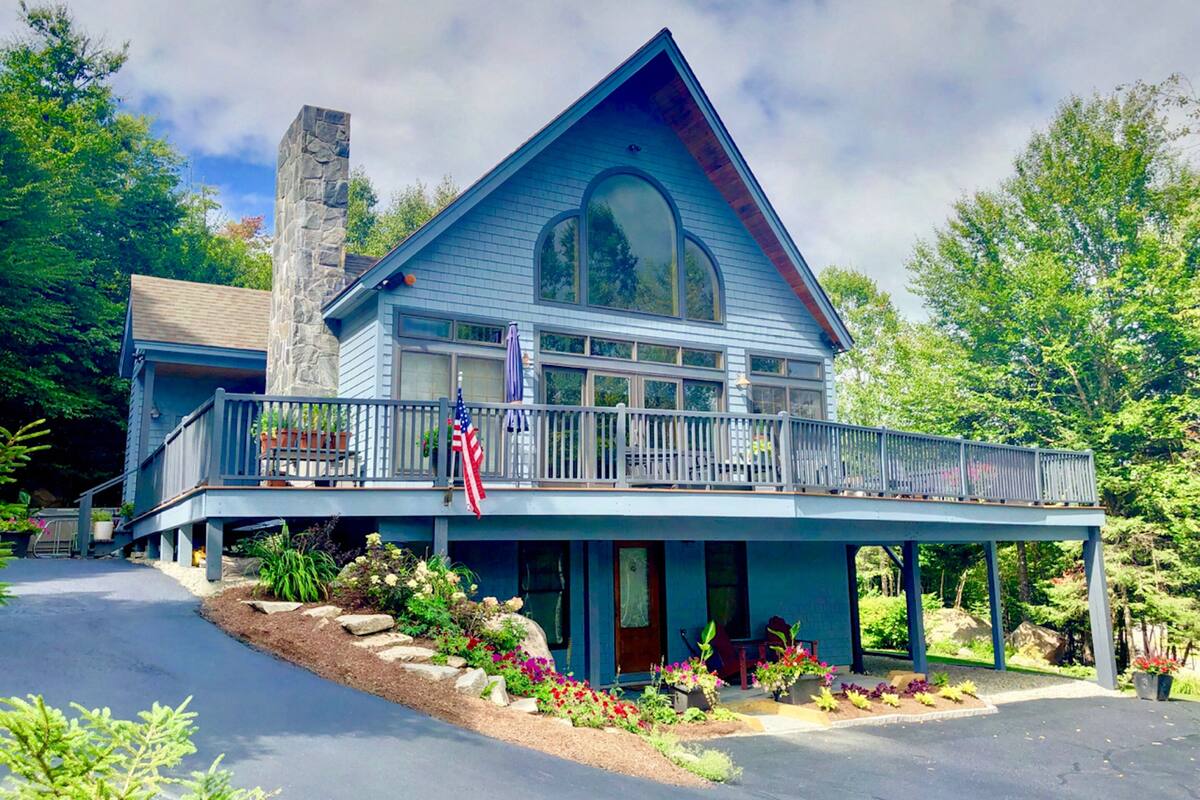 Deluxe House (Pet Friendly) | Iron/ironing board, WiFi (free), individually decorated