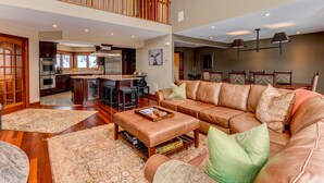 Luxury Townhome, 5 Bedrooms, Mountain View, Slope side (CR20/Pets Not Allowed) | Living area