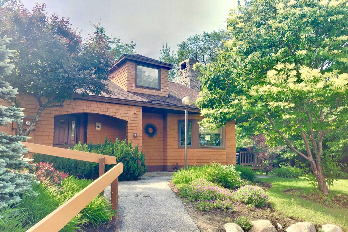Family Cottage, 4 Bedrooms, Slope side (FC14/Pet Friendly) | Iron/ironing board, WiFi (free), individually decorated