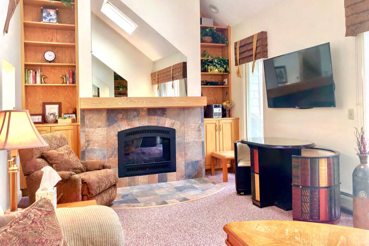 Family Townhome (RB24/Pets Not Allowed) | Living room | Flat-screen TV, fireplace