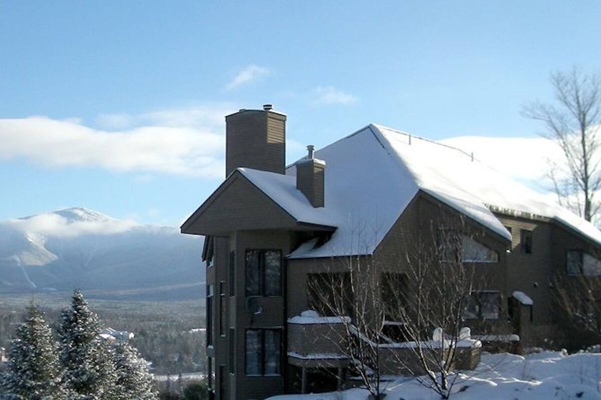 Luxury Townhome, 5 Bedrooms, Mountain View, Slope side (CR11/Pet Friendly) | Iron/ironing board, WiFi (free), individually decorated
