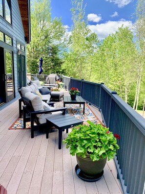 Maison Deluxe, 5 chambres, vue montagne, côté montagne | Terrasse/Patio