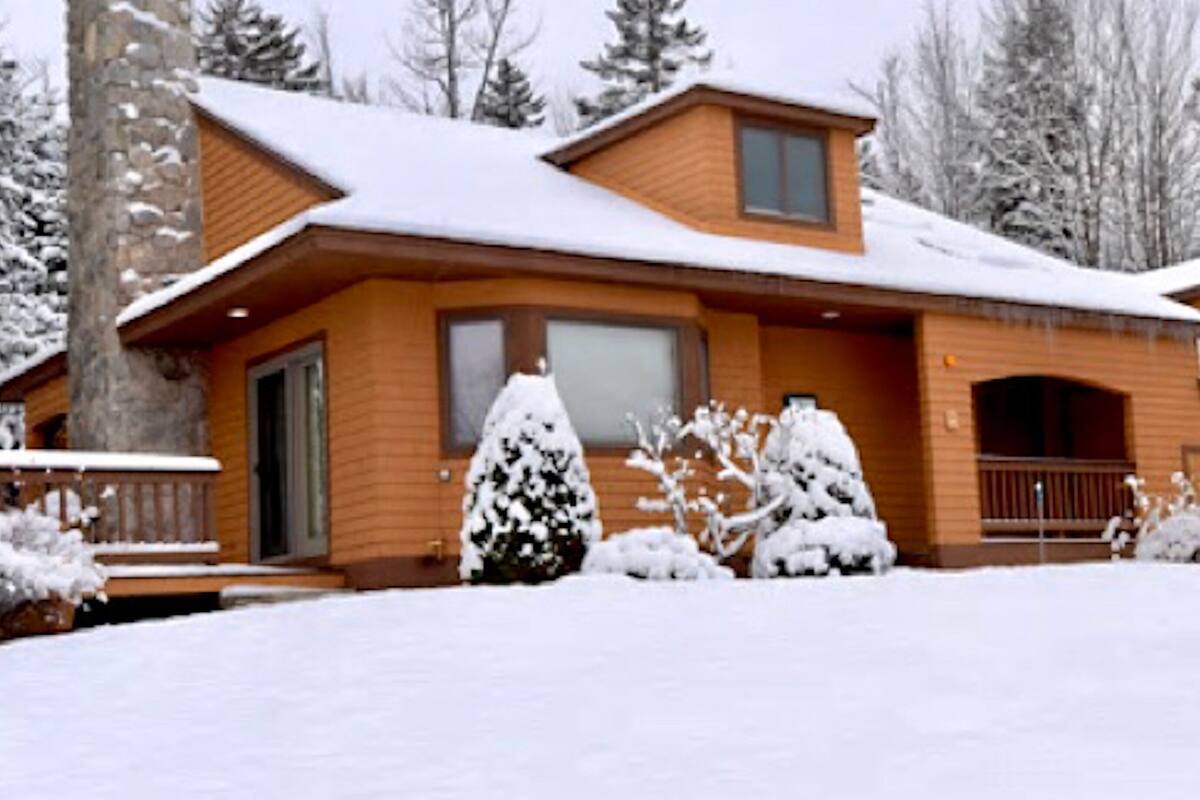 Family Cottage, 3 Bedrooms, Mountainside | Iron/ironing board, WiFi (free), individually decorated