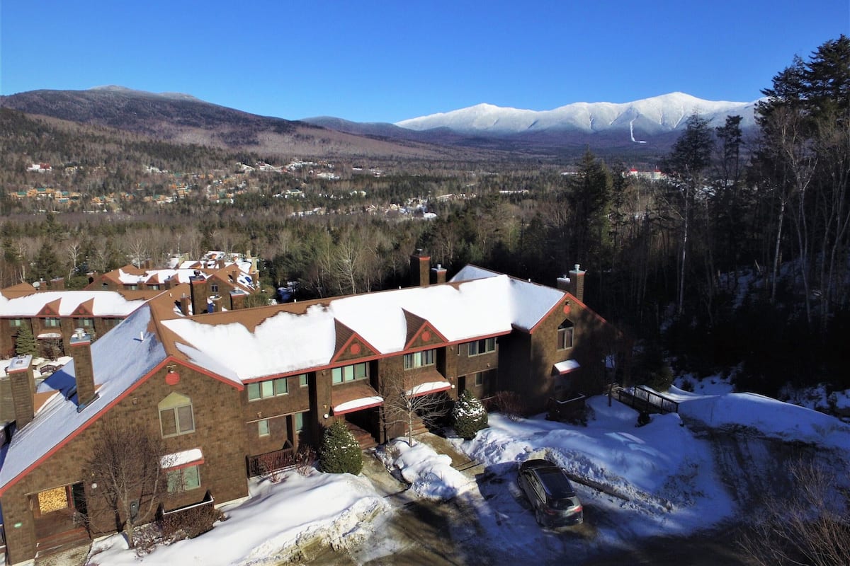 Luxury Townhome, 4 Bedrooms, Mountain View, Slope side (MV303/ Pet Friendly)
