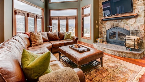 Luxury Townhome, 5 Bedrooms, Mountain View, Slope side (CR20/Pets Not Allowed) | Living area