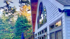 Deluxe House (Pet Friendly) | Terrace/patio