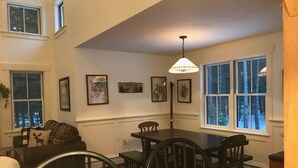 Maison Familiale, 4 chambres, patio, côté jardin | Salle à manger