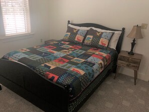 Familienhaus, 4 Schlafzimmer, Terrasse, zum Garten hin | 4 Schlafzimmer, individuell dekoriert, individuell eingerichtet