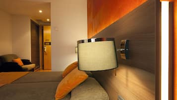 Coffres-forts dans les chambres, bureau, Wi-Fi gratuit, draps fournis