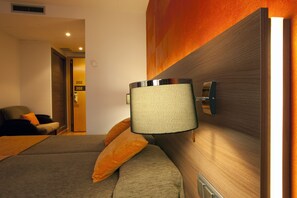 Habitación doble | Caja de seguridad en la habitación, escritorio y wifi gratis 