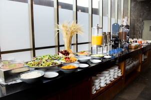 Desayuno buffet todos los días (con cargo)