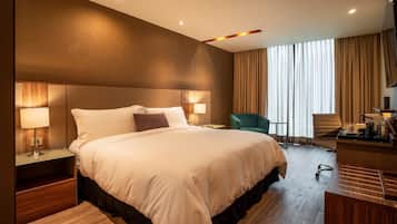 Deluxe Superior King | Premium bedding, in-room safe, desk, iron/ironing board