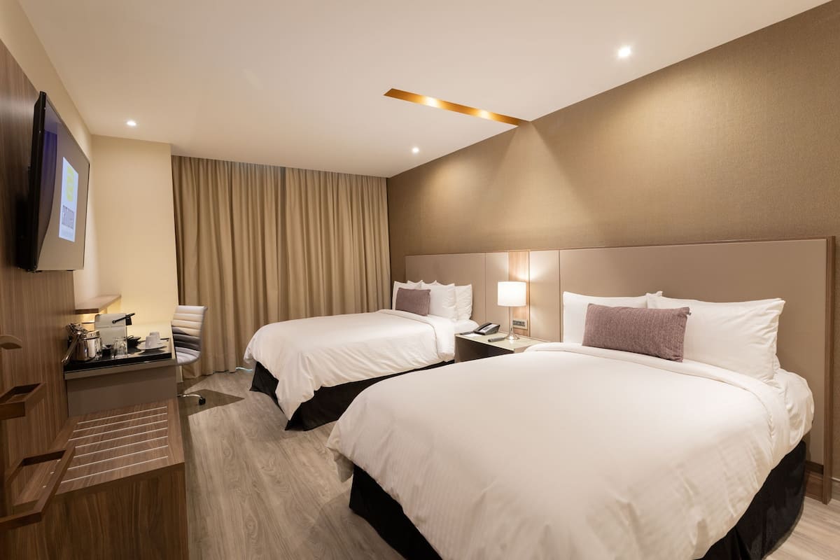 Premium bedding, in-room safe, desk, iron/ironing board