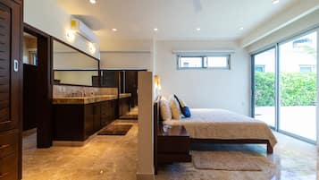 Casa Martini Beach Front , Private Pool. | 4 bedrooms, in-room safe, individually decorated, individually furnished