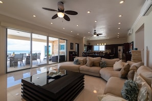 Casa Joya del Mar Beachfront | 4 dormitorios, caja fuerte, decoración individual