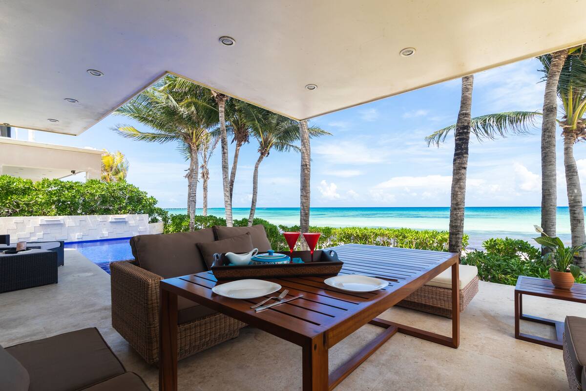 Casa Martini Beach Front , Private Pool. | Vue sur la plage/l’océan
