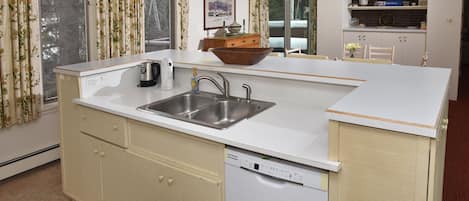 House, 4 Bedrooms | Private kitchen | Fridge, microwave, oven, dishwasher