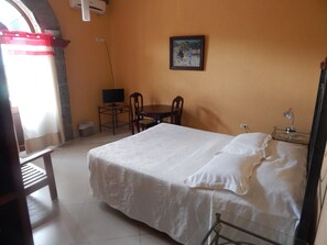 Chambre Deluxe, 1 grand lit, non-fumeurs | Bureau, Wi-Fi gratuit