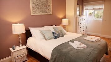 Deluxe Bungalow, 4 Bedrooms | 4 bedrooms, iron/ironing board, free cots/infant beds