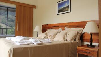 Suite Master | 1 bedroom, premium bedding, in-room safe, blackout drapes