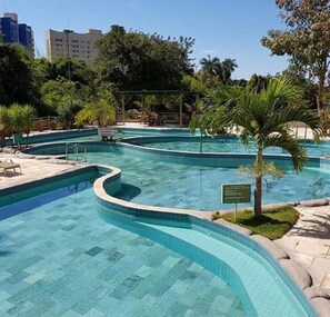 8 albercas al aire libre 