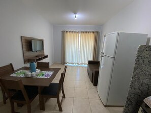 Microwave, stovetop, cookware/dishes/utensils - Thermas do Bosque Lineacaldas (Caldas Novas)