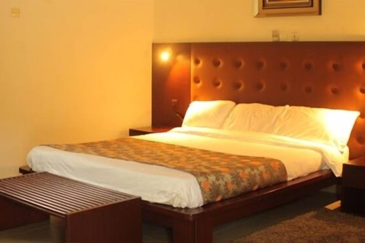 1 bedroom, desk, blackout curtains, free WiFi