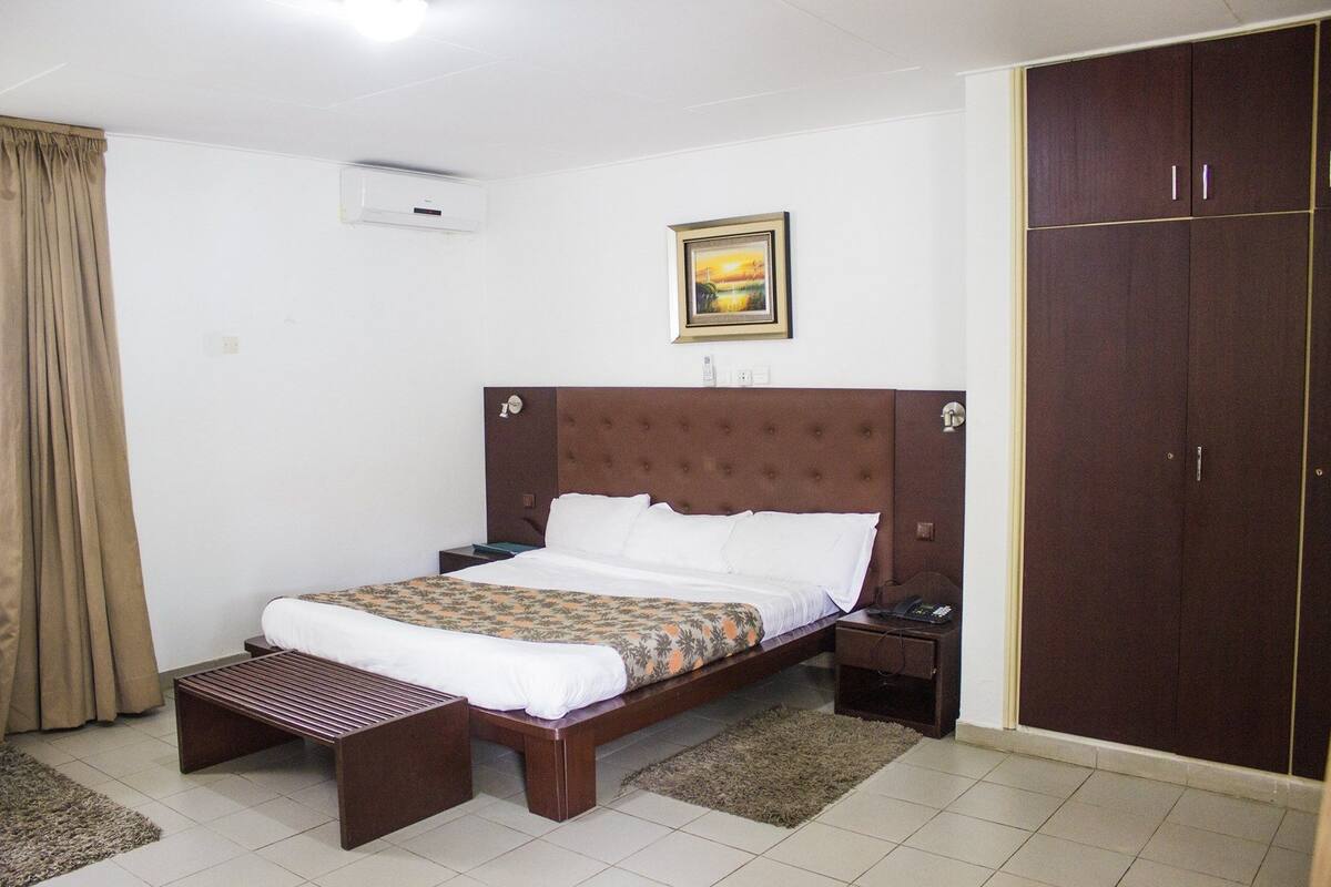 1 bedroom, desk, blackout curtains, free WiFi