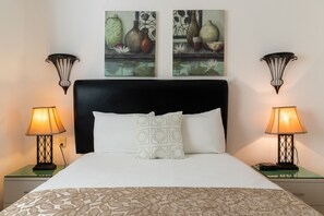 Condo exclusif, 2 chambres | 2 chambres, coffre-fort, décor unique, ameublement unique
