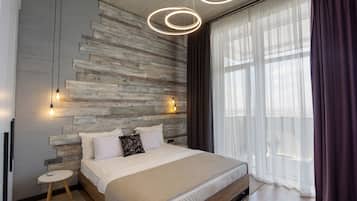 Apartment, 2 Bedrooms, Balcony, Mountain View | Hypo-allergenic bedding, in-room safe, individually decorated