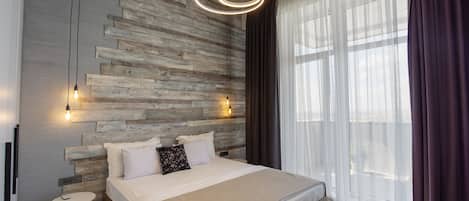Appartement, 2 slaapkamers, balkon, uitzicht op bergen | Hypoallergeen beddengoed, een kluis op de kamer, individueel gedecoreerd