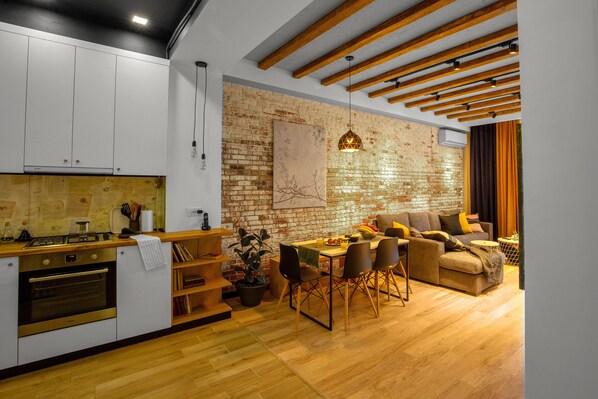 Apartment, 1 Bedroom, Balcony, Mountain View | Hypo-allergenic bedding, in-room safe, individually decorated