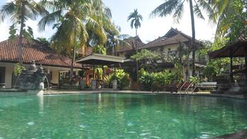 Kolam renang terbuka