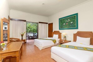 Minibar, desk, soundproofing, rollaway beds - Dewi Sinta Hotel and Restaurant by ABM (Tabanan)