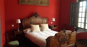 Desk, blackout curtains, iron/ironing board, free WiFi