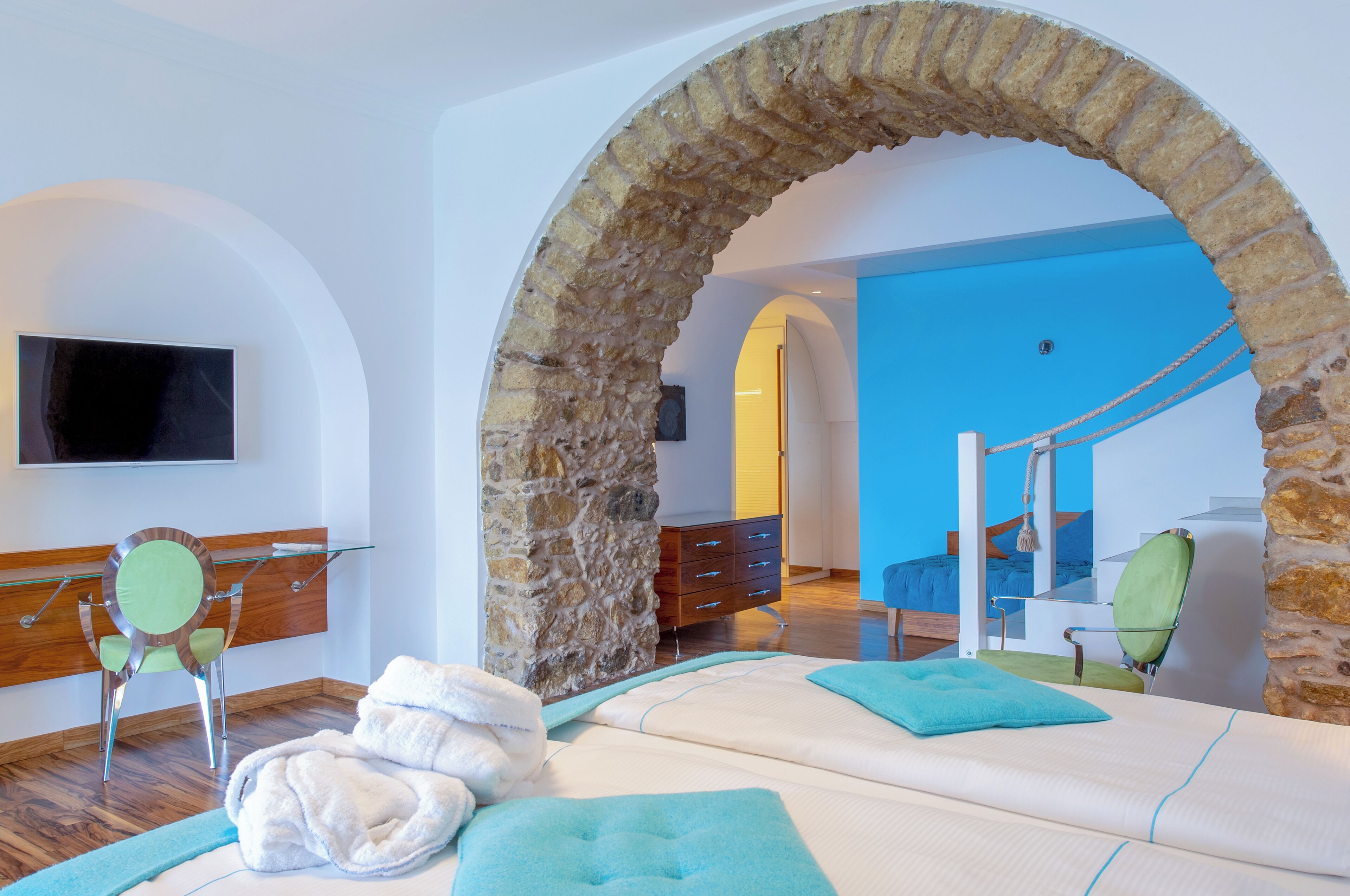 suite, annex building | premium bedding, down duvets, in-room safe, soundproofing