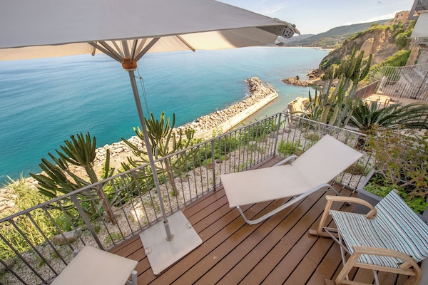 Suite Exclusive, 1 letto king con divano letto, edificio separato | Biancheria da letto di alta qualità, copriletto in piuma