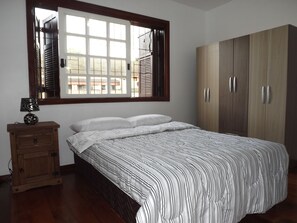 1 habitación, tabla de planchar con plancha y wifi gratis 
