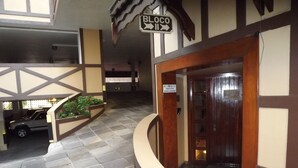 Pintu masuk hartanah