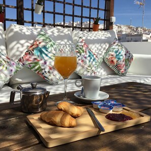 Free daily continental breakfast