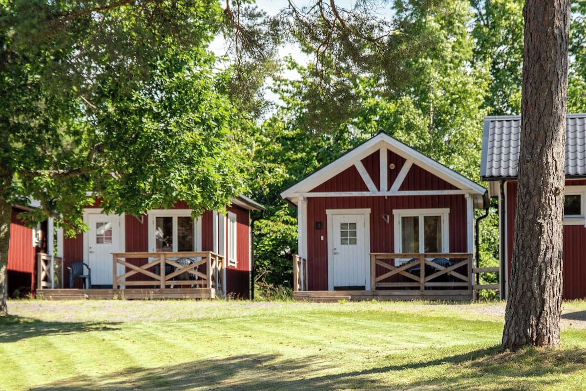 Cabin, Garden View