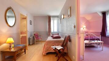 Caja de seguridad en la habitación y escritorio