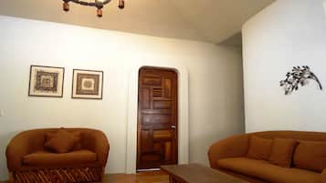 Traditional Townhome, 5 Bedrooms | Living room | Smart TV