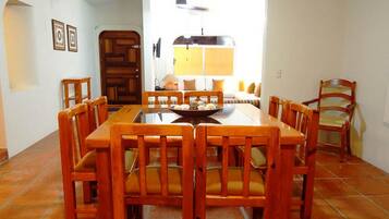 Casa de ciudad tradicional, 5 habitaciones | Servicio a la habitación