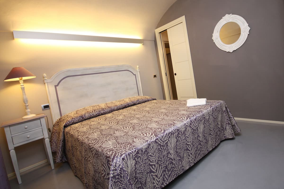 Tripla Deluxe | Biancheria da letto di alta qualità, minibar, una cassaforte in camera