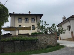 Exterior - Cascina Baresane (Alba)