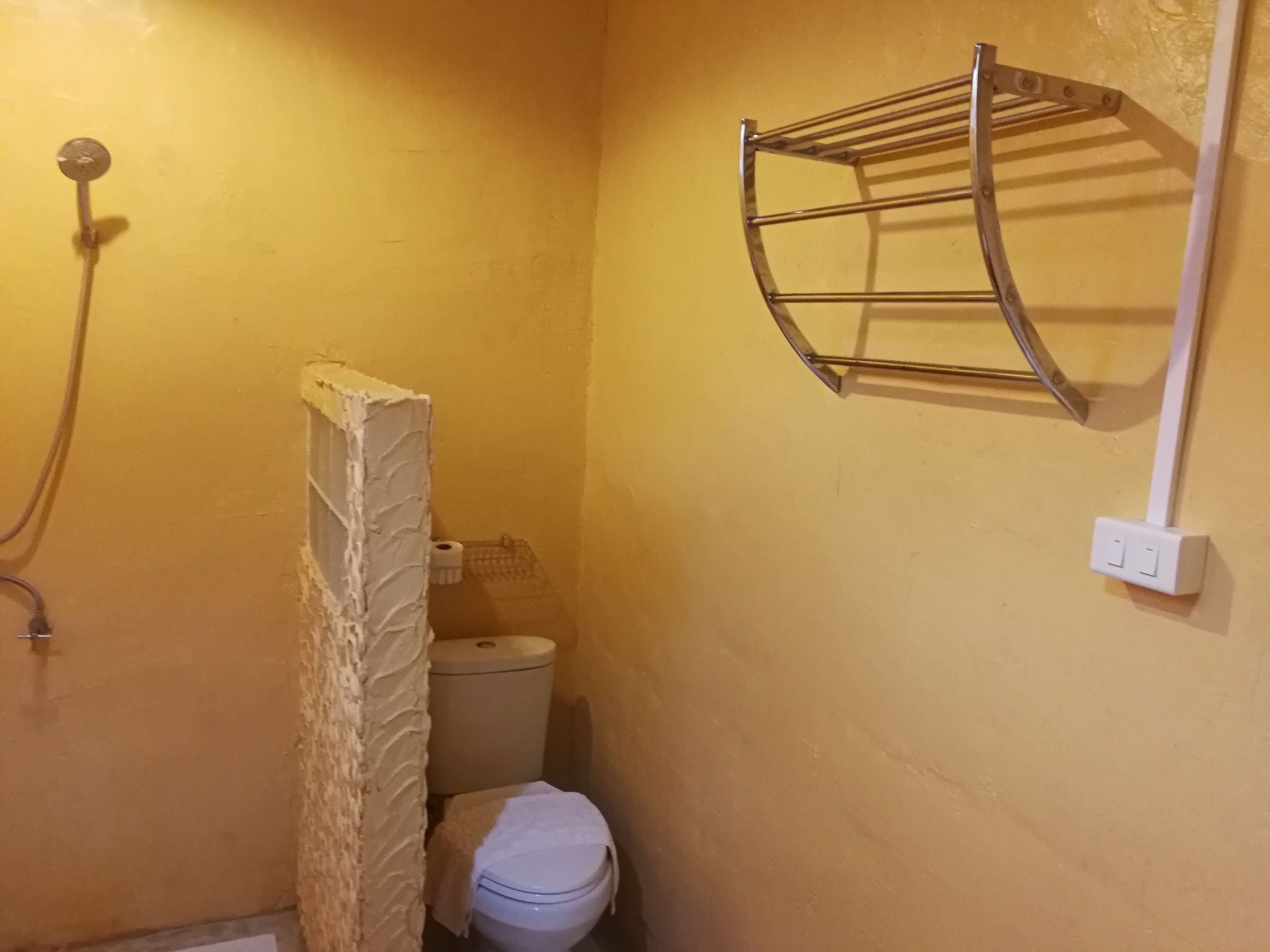 Family Room | Bathroom | Shower, free toiletries